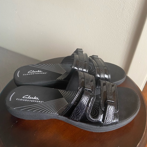 Clarks Cloudsteppers Sandals 🩴 - Picture 2 of 11